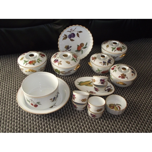 28 - Collection of Royal Worcester Evesham pottery table wares tureens , dishes , casserole dishes  ,rame... 