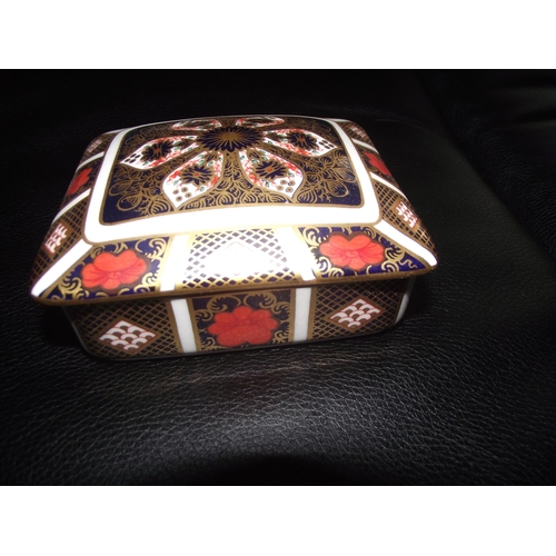 47 - Royal Crown derby 1st quality 1128 pattern lidded oblong  trinket box 8.5x10cm