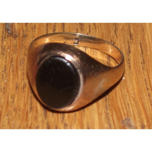 68 - Gents 18 ct gold signet ring  with central black onyx style centre stone   2.5g approx. marks rubbed... 