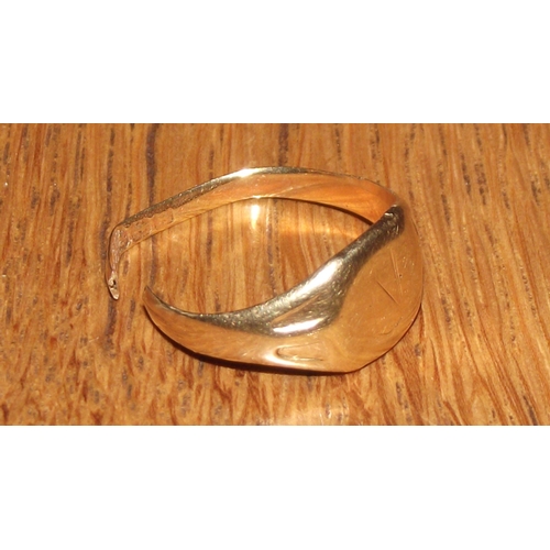 69 - Scrap 18ct Gold signet ring    3.4g approx.