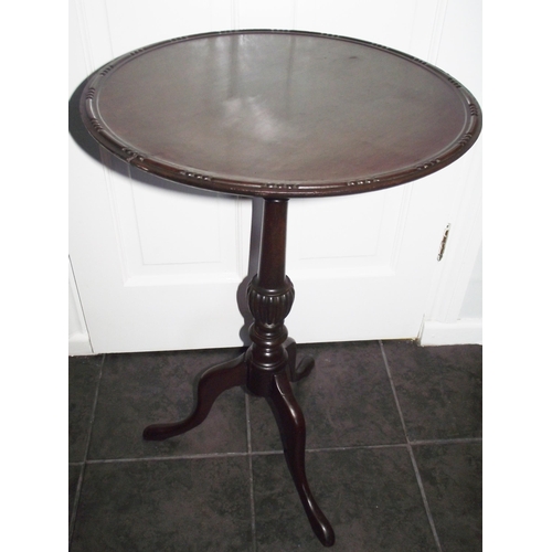 84 - Antique single turned pedestal mahogany round topped wine  table raised on 3 splay legs