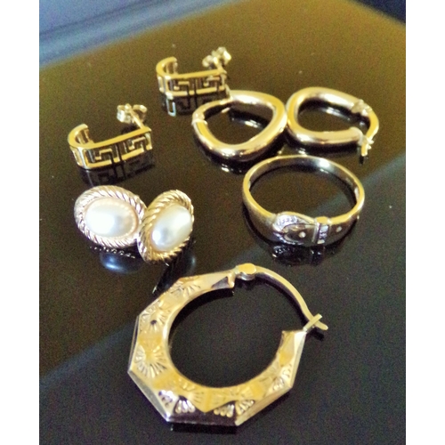 72 - 3x pairs of 9ct gold earrings + 1 single 9ct earring + 9ct gold ladies buckle ring 5.2g approx.