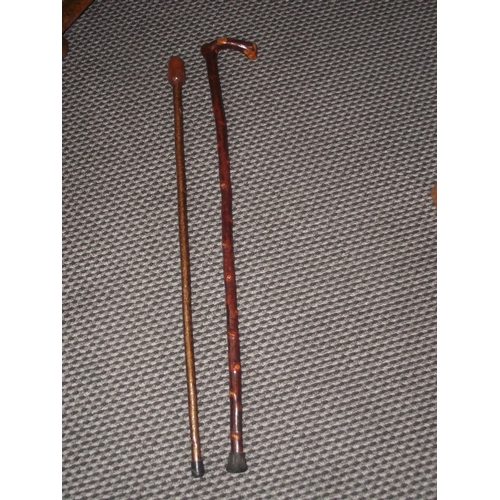 109 - 2x Hawthorne style vintage walking sticks. One with carved knurled wood handle and the other with a ... 