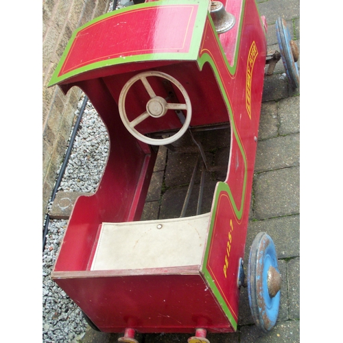 15 - A wood and steel Leeway Flyer childâs pedal locomotive, 40x23