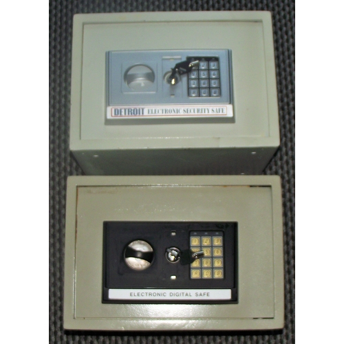 1 - 2 x lockable safes with keys and electronic keypads