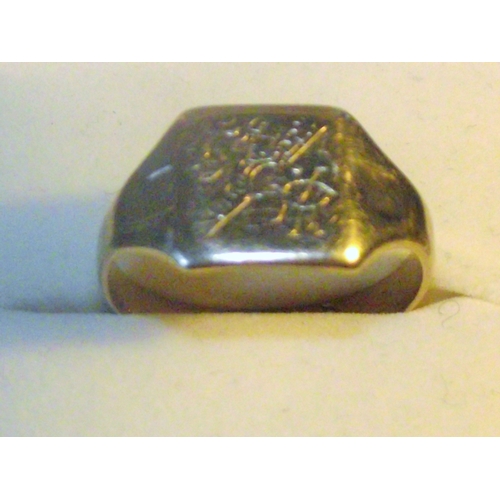 32 - Gents 9ct gold signet ring 2.7g  Size R