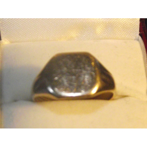 33 - Gents 9ct gold signet ring 4.3g  Size T