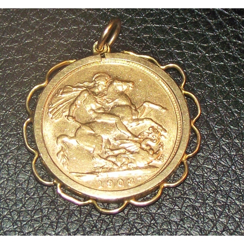 67 - 1908 22ct gold full sovereign in 9ct gold mount   9.5g approx