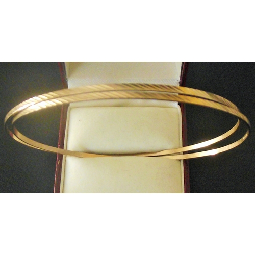 79 - 2x matching ladies 9ct gold bangles 68mm diameter 4.4g approx