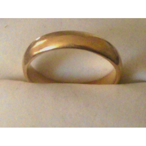 88 - Ladies 22ct gold band 4.2g approx