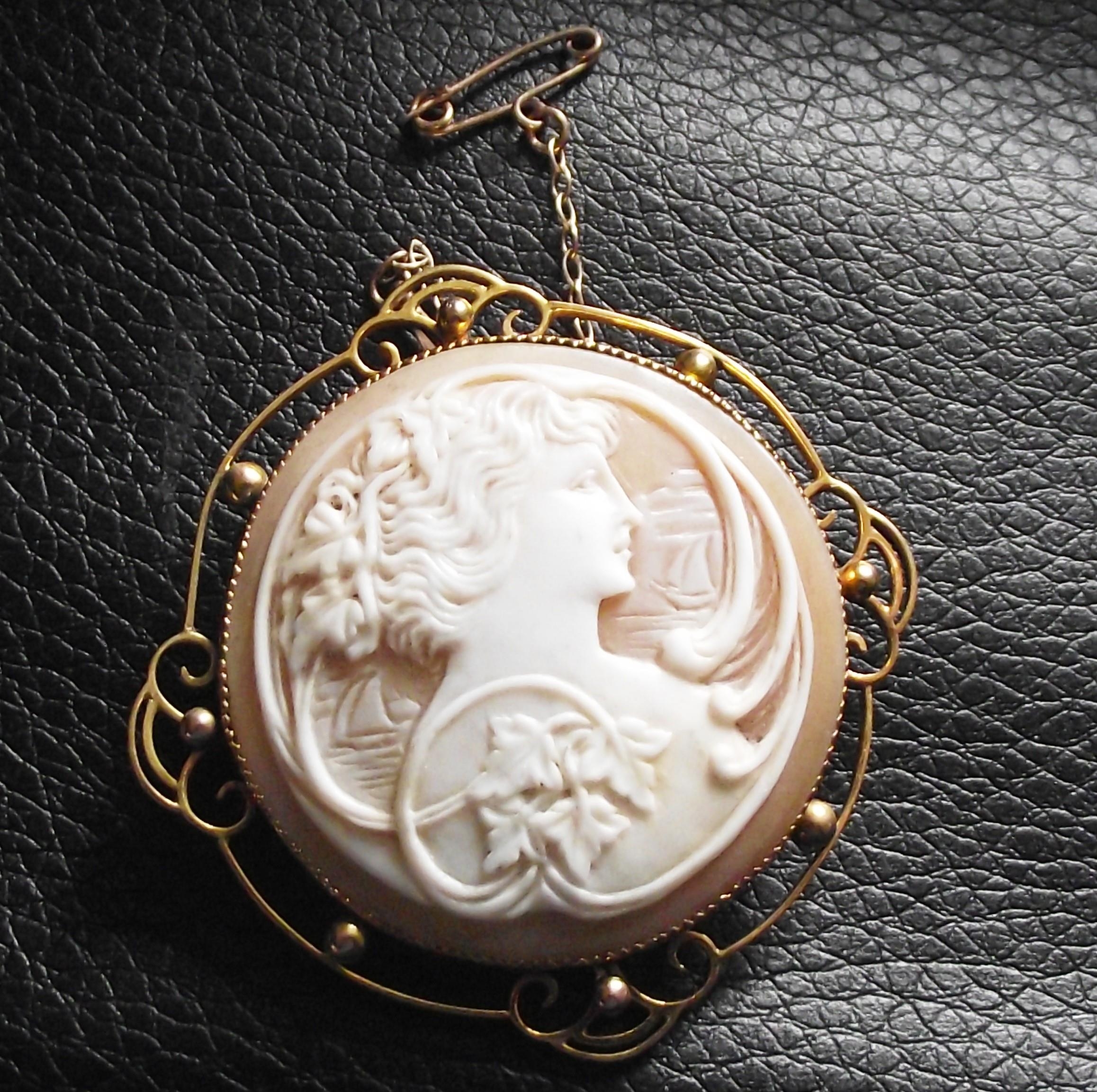 Lovely quality gold Edwardian cameo brooch ( marks rubbed tested as ...