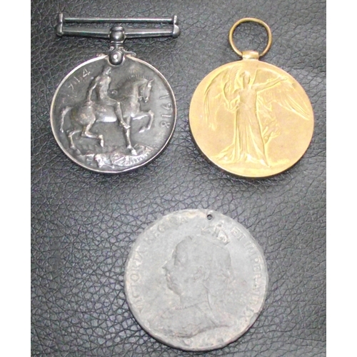 18 - Pair 1st WW 1914/18 medals 31521 PTE W.L Couzens York regiment + Commemerative medallion Queen Victo... 