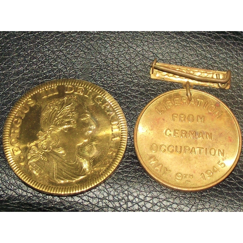 70 - States of Guernsey medal, Liberation from German Occupation May 9th 1925, with suspension bar.+ Geor... 