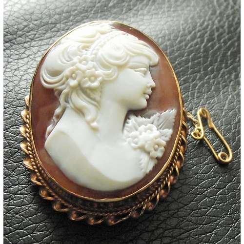 30 - Superb large cameo fully marked 9ct gold 4.5x3.5cm approx with outstanding carved detail in a raised... 