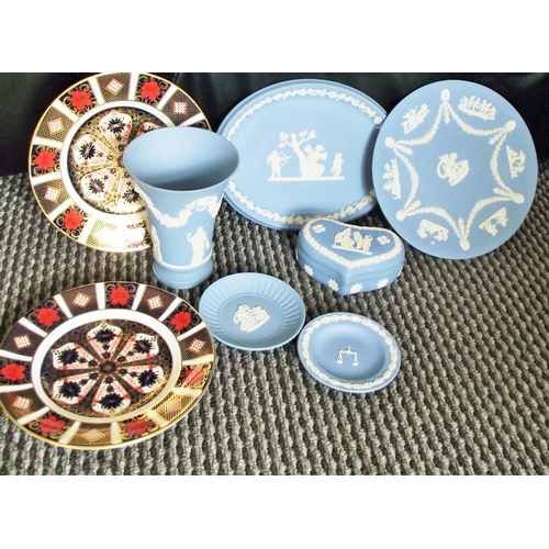 98 - 2x royal crown derby 1128 pattern plates 1 first & 1 second quality + selection of blue Wedgewood ja... 