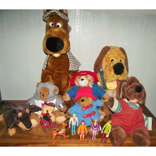 101 - Large scooby doo stuuf toy + large Hectors house stuffed toy + paddington bears and others + plastic... 