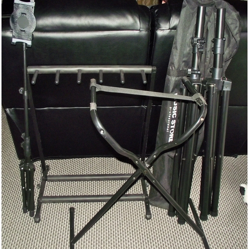 17 - Multi guitar stand , keyboard stand , 2x spaeker stands in carry bag +telescopic ipad stand