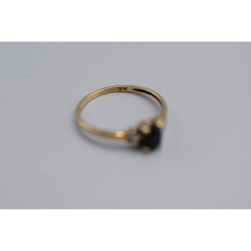 104 - Hallmarked Gold 9K Black Stone Ring (Size K) (0.9g)