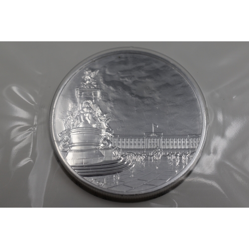 89 - The Royal Mint £100 Silver 999 Buckingham Palace Brilliant Uncirculated Coin