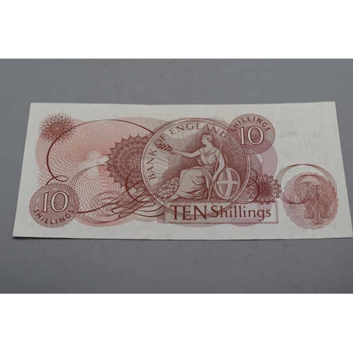 63 - Leslie O'Brien (1955-1962) Bank of England 10 Shilling Bank Note (M07 083136)