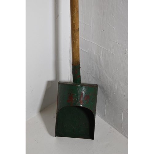 84 - WWII ARP fire guard Redhill scoop. Used on incendiary bombs complete with long wooden pole