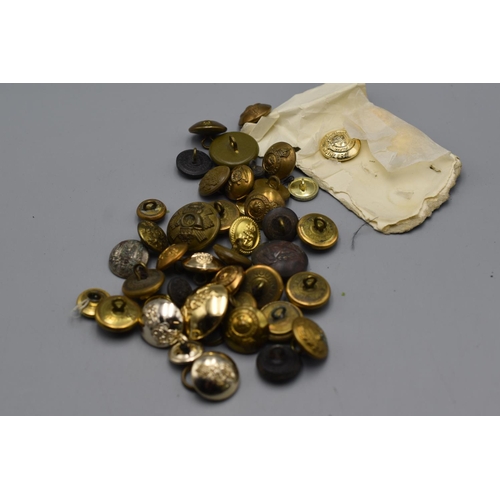 75 - A bag of British army uniform buttons. WW1 and later