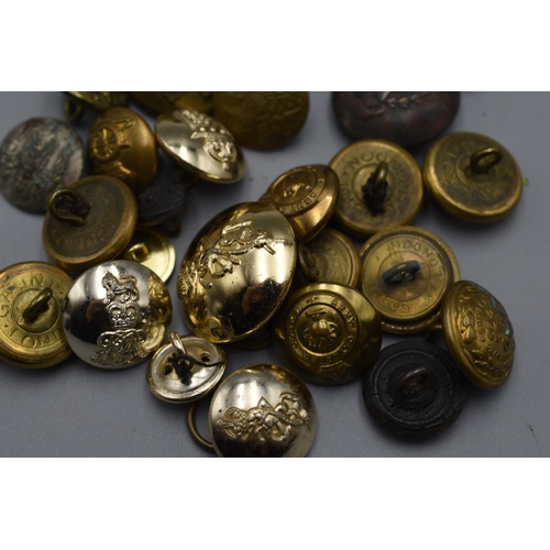 75 - A bag of British army uniform buttons. WW1 and later