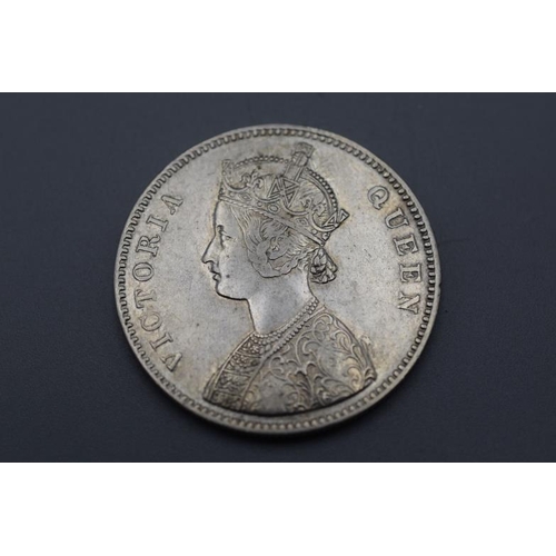 100 - Crowned head of Empress Victoria 1862 Silver 1 Rupee Coin