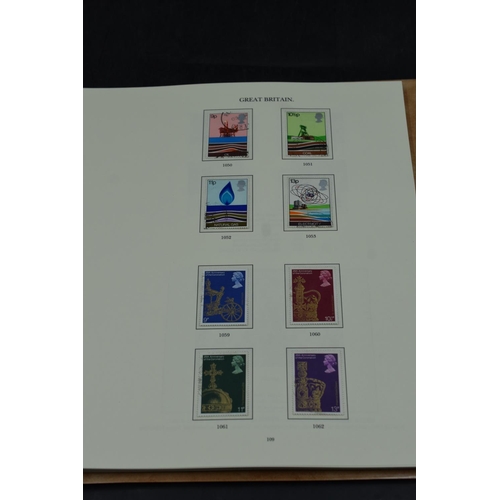 52 - The Windsor Loose-Leaf Album For Stamps of Great Britain Volume III Decimal Stamps 1970 to 1985 incl... 