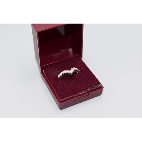 104 - Silver 925 V Shaped Diamante Ring (O)