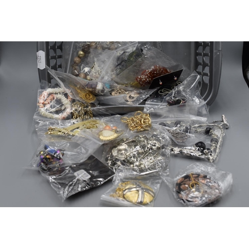 105 - Selection of Mixed Jewellery