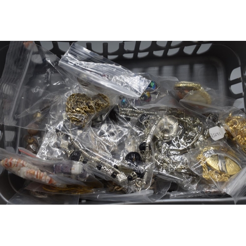 105 - Selection of Mixed Jewellery