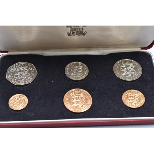 80 - Royal Mint Bailiwick of Guernsey 1971 Coin set Complete with Case