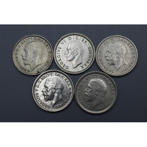 44 - Selection of 5 Silver George V & VI almost uncirculated 3D Coins 1820, 1931, 1933, 1934 & 1940)