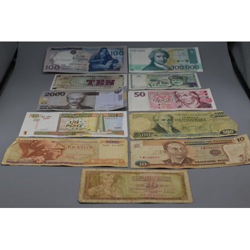 87 - Selection of 12 Mixed Worldwide Bank Notes