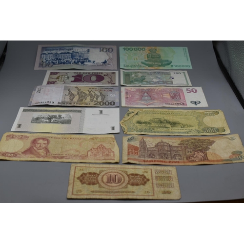 87 - Selection of 12 Mixed Worldwide Bank Notes