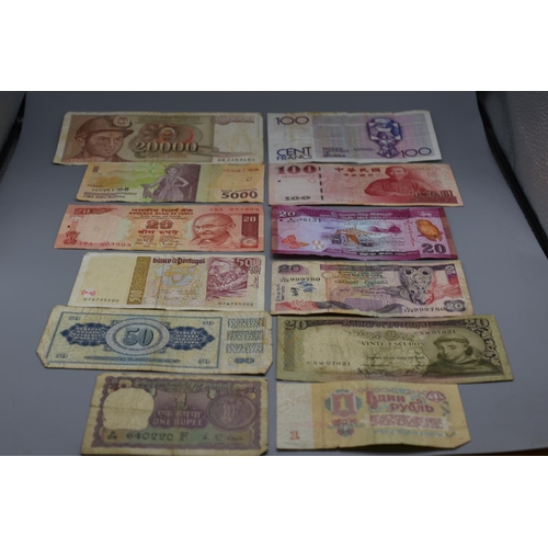 89 - Selection of 12 Mixed Worldwide Bank Notes