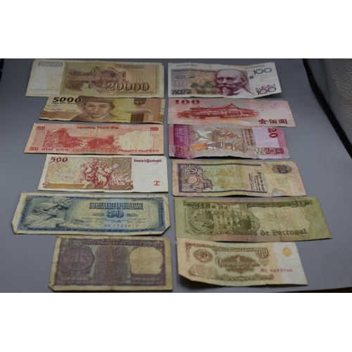 89 - Selection of 12 Mixed Worldwide Bank Notes