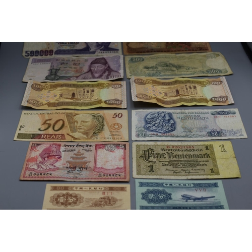 92 - Selection of 12 Mixed Worldwide Bank Notes