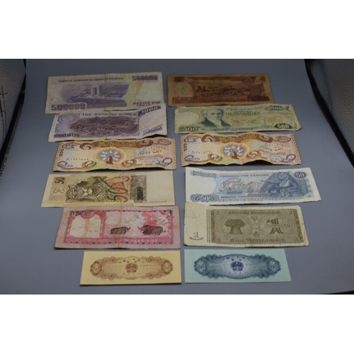 92 - Selection of 12 Mixed Worldwide Bank Notes