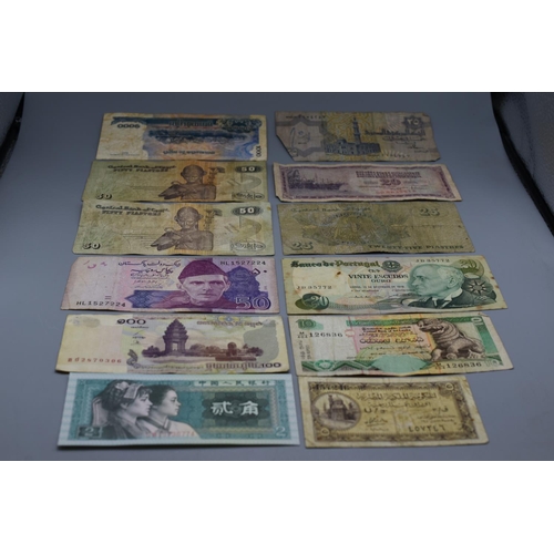 93 - Selection of 12 Mixed Worldwide Bank Notes