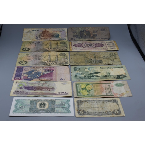 93 - Selection of 12 Mixed Worldwide Bank Notes