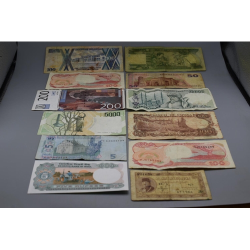 94 - Selection of 12 Mixed Worldwide Bank Notes