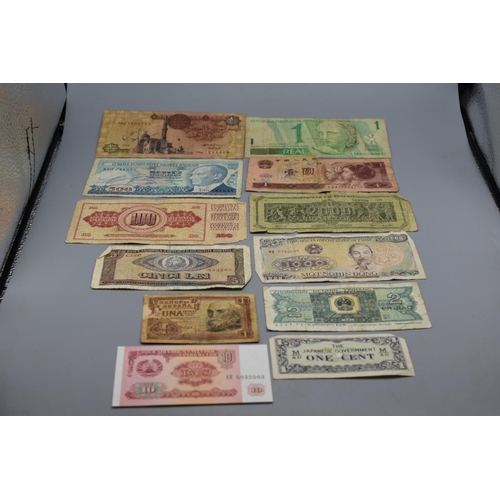 101 - Selection of 12 Mixed Worldwide Bank Notes