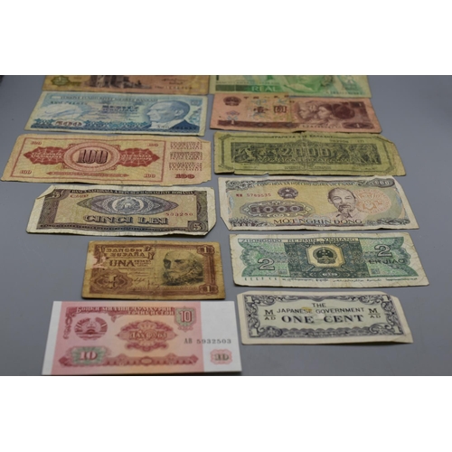 101 - Selection of 12 Mixed Worldwide Bank Notes