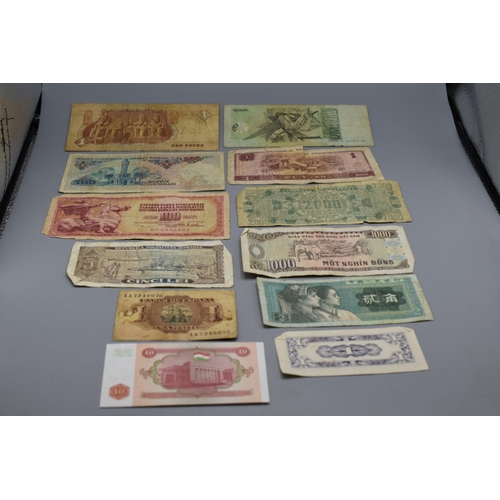 101 - Selection of 12 Mixed Worldwide Bank Notes