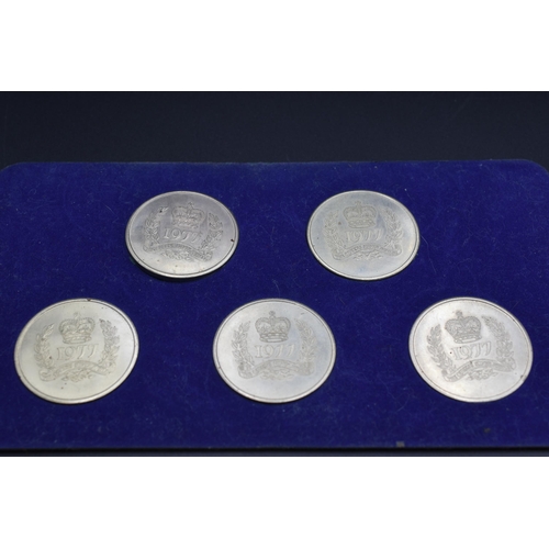 39 - Elizabeth II Silver Jubilee Coin set in Presentation Case