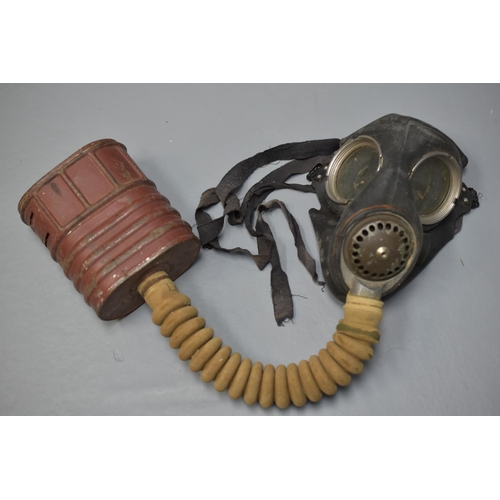 106 - WWII British Military Gas Mask