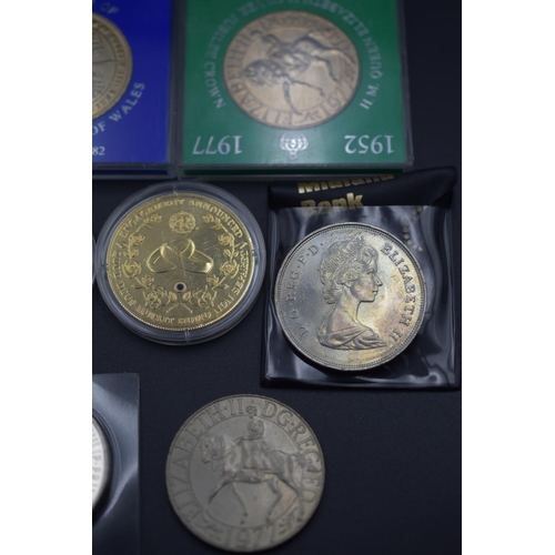 97 - Mixed Selection of Commemorative Coins to include Birth of Prince William, William and Catherine Eng... 