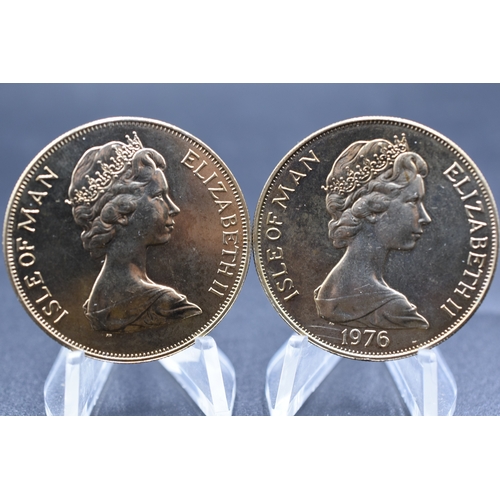 23 - Isle of Man - Queen Elizabeth II - One Crown (Bicentenary of America & Silver Jubilee) - 1976 & 1977